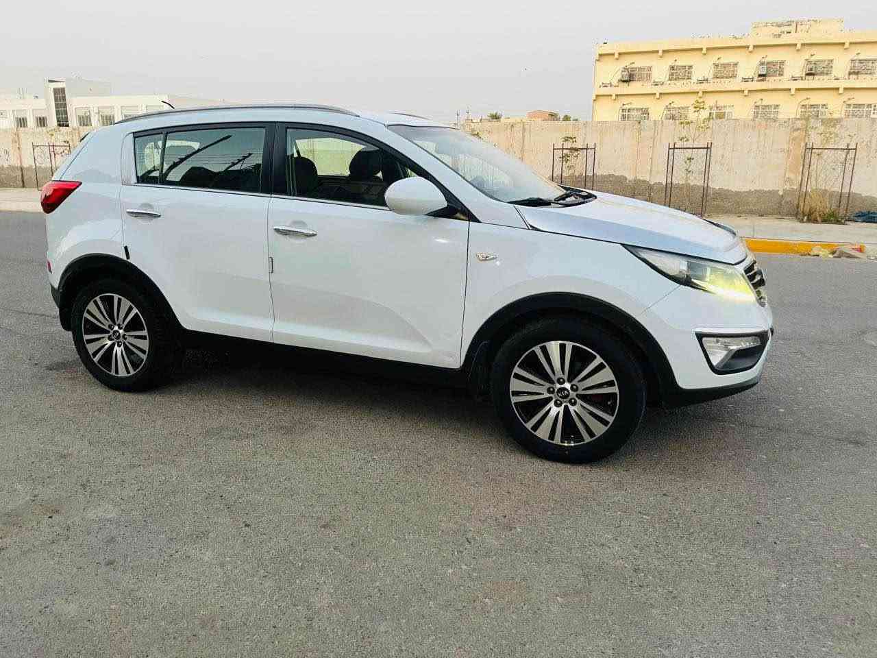 KIA sportage 2016  
خليجي كلين مكفوله كفاله عامه (فقط باب السائق الايمن بي طخه بسيطه ) 
محرك. كير. مكفول.  حداديه جديده. طخم تاير جديد 
كامره خلفيه. حساس خلفي. مثبت سرعه. 
السعر 155و بي مجال بسيط 
العنوان ديالى 
للتواصل :

‭***********‬

‭*********** بلاد رز, ديالى
