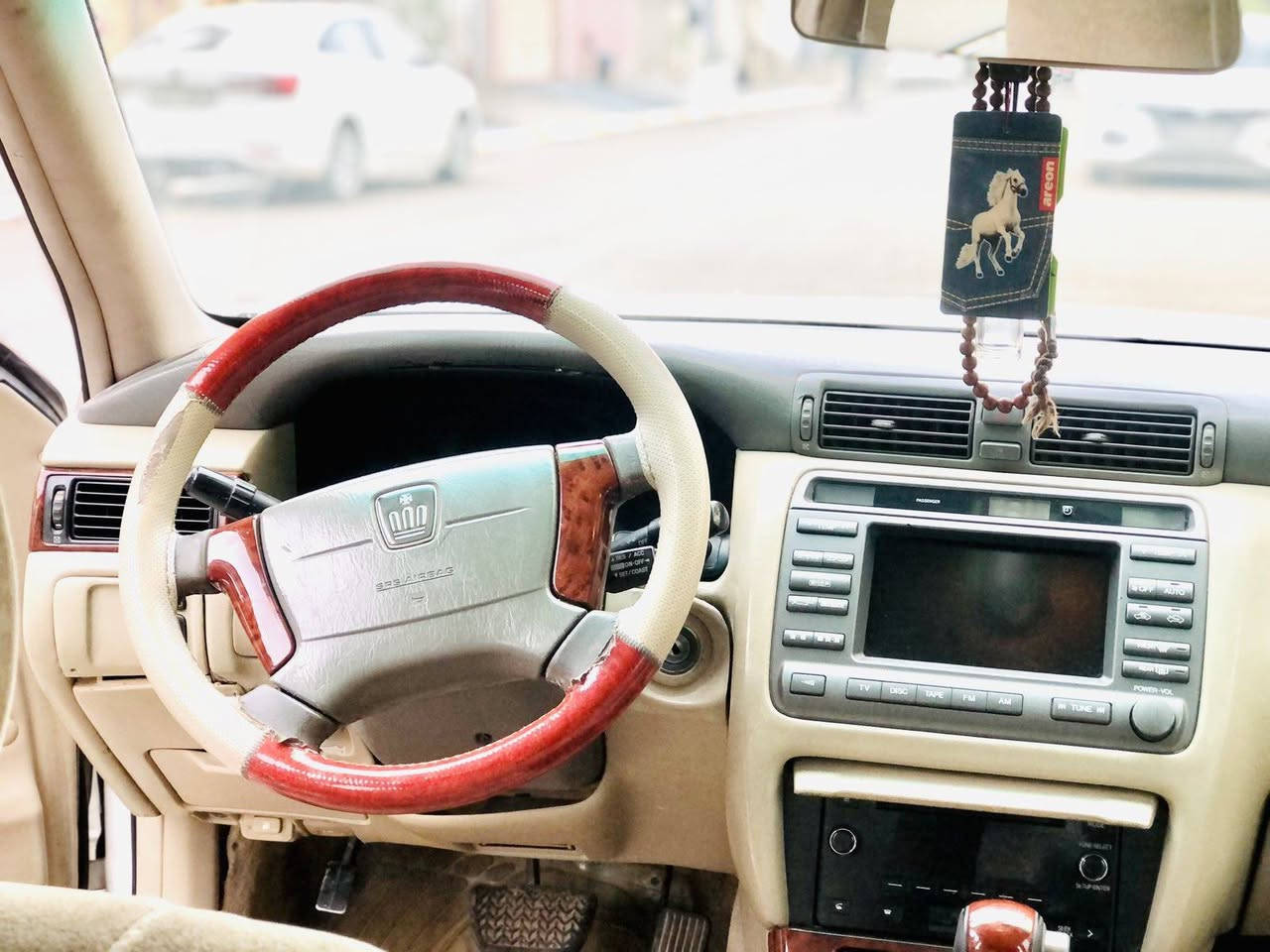 مەلیکەی ساغ 2002 بیلاد کریستاڵ بێ دەعم بێ بۆیاخ سێ دووگمەی پەردە تەشبوول نەجەفی ڕەقم یەک سیارەکە زۆر زۆر جوانترە لەنزیکۆ لەوێنەکان  چوار کوشن کارەبا تەحدیل سورعە جوار تایە لۆک سێرفزم تازە کردووە مەکینەی دیفۆری گەورە ، کۆدی هەیە ، هەموو گیانی ئیشە کات یەک دینار مەسرەفی نیە ماڵی دۆستە لەکەلارم ژمارەم *********** موشتەری بیتوو نەبیت لەخزمەتدام
