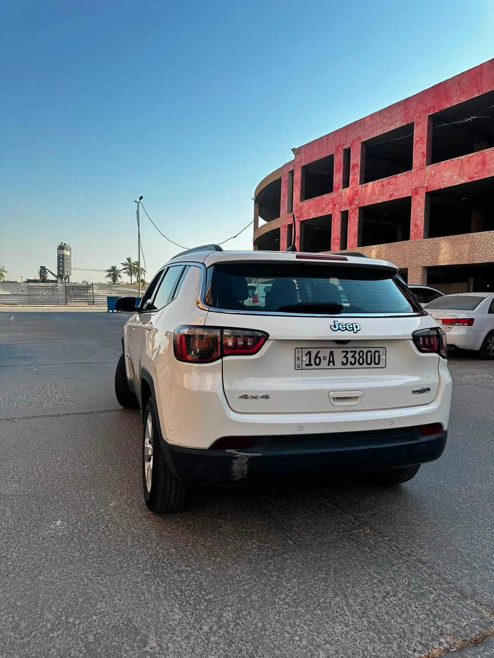 جيب كومباس 2018 لاتيتود
فورويل 4x4 
ماشية 130 الف كيلو 
ضربتها قطعه وحده بس صور الحادث موجوده 
سعرها 120 
***********
