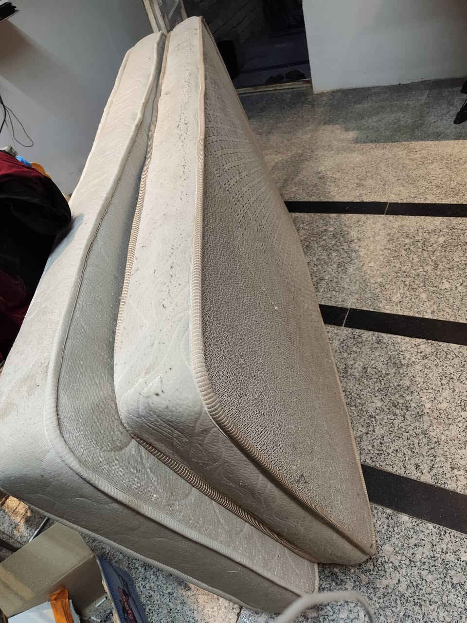 للبيع لاطارات بكربلاء  للبيع ***********ادواشك طبي اصلي وبردات للبيع

نص مكتوب في الصور:
- +964 783 107 3985
- قبل ٣٨ دقيقة