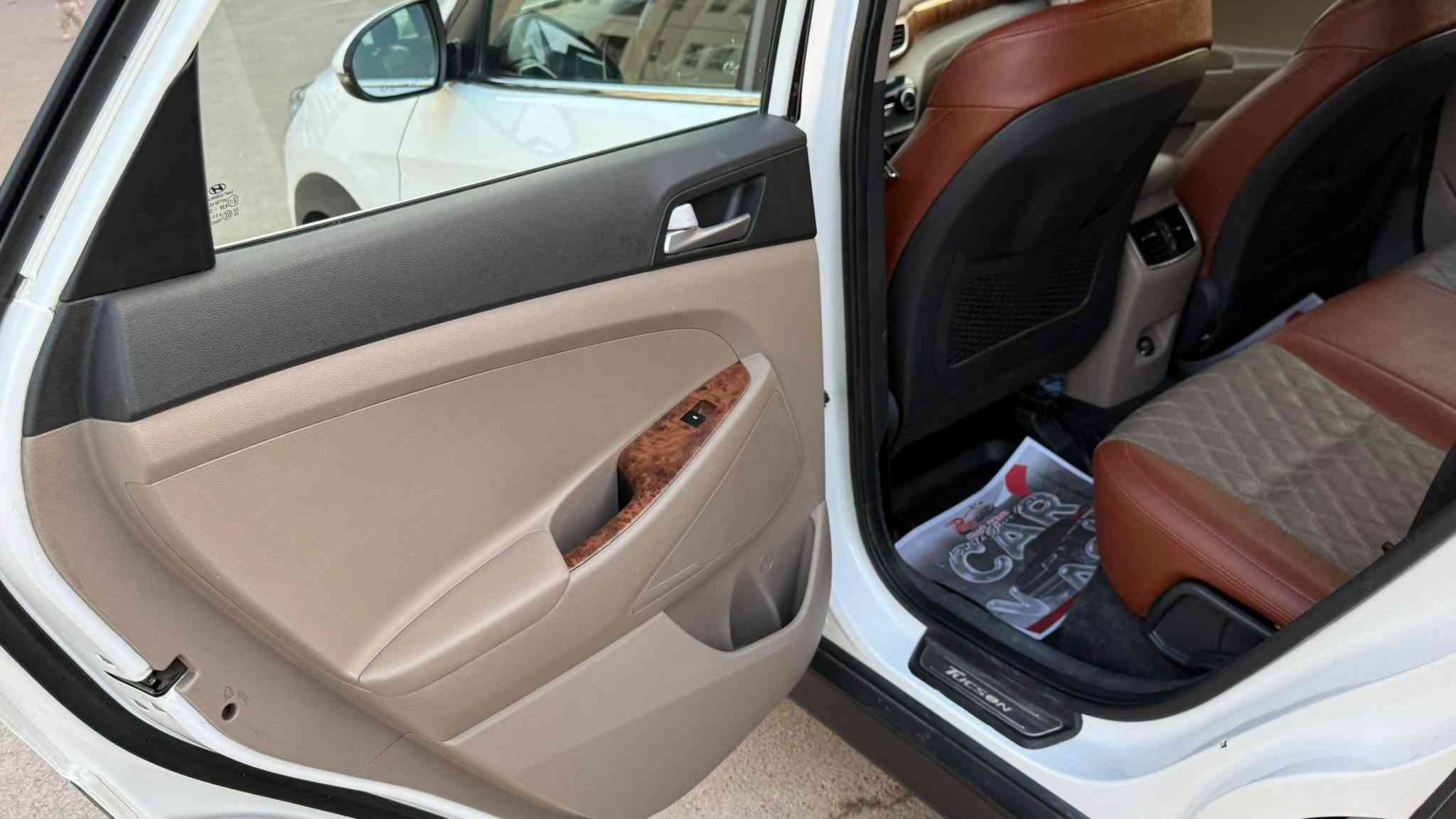 تحيه طيبه..
توسان خليجي 
موديل ٢٠٢٠ 
مكينه ٢٠٠٠ دوش
سياره فول عدى البانوراما 
بصمه 
بصمه أبواب 
حساسات خلفيه 
كامره دواره 
شاشه كبيره 
كشنات جلد +كهرباء أماميات
ثلاث وضعيات سياقه
سايد بريك بالرجل
مرايات شفط +اشاره بالمري 
كير مكينه مكفولات 
تخم تاير جديد صدر نضيف
مواصفات التوسان معروفه 
بيها بارد فقط حسب السونار
ماشيه ١١٥ الف
العنوان بغداد بسماية 
السعر ١٧٠ وبيها مجال 
***********
