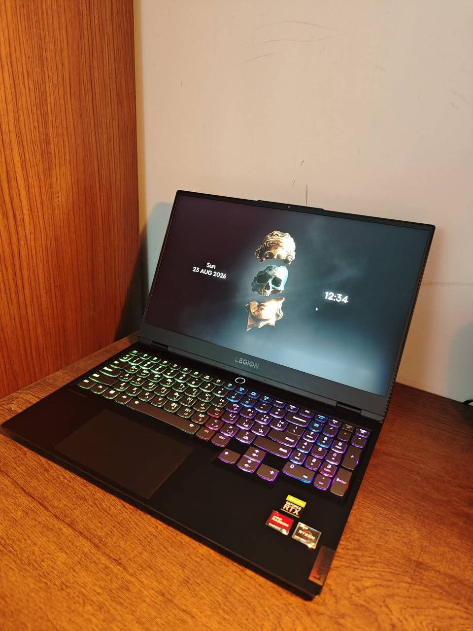 للبيع: لابتوب قيمنق وتصميم احترافي Lenovo Legion 5 (بحالة ممتازة جداً) 🌟
💻 المواصفات الفنية للجهاز:
🔹 المعالج (CPU): AMD Ryzen™ 7 5800H (معالج قوي جداً 8 كورس / 16 ثريدز للأداء العالي)
🔹 كارت الشاشة (GPU): NVIDIA® GeForce RTX™ 3060 بسعة 6GB (يدعم تقنيات Ray Tracing و DLSS) + كارت مدمج AMD Radeon
🔹 الذاكرة العشوائية (RAM): 16 GB DDR4
🔹 المساحة / التخزين (Storage): SSD بسعة ضخمة 2 Terabyte (2TB) (سريع جداً ومساحة واسعة للالعاب والملفات)
🔹 الشاشة: 15.6 بوصة بدقة عالية وتردد عالي للألعاب والأنيميشن
🔹 الكيبورد: كيبورد مريح وعملي مع إضاءة RGB متعددة الألوان
🔹 نظام التشغيل: Windows 11 Pro أصلي ومحدث
📌 تفاصيل البيع:
💵 السعر: [ مليون و 250] للعلم اني مشتري العام ب مليون و 700 و ضايف عليه m.2 2 TB ب 250 الف
📍 المكان: [ بغداد غزالية]
رقمي [ *********** ]
