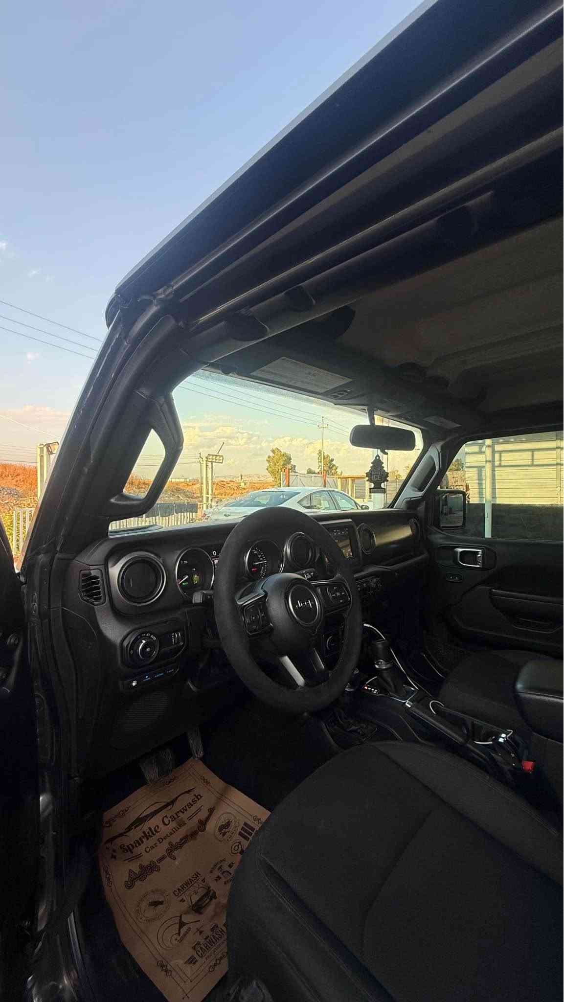 jeep rangler hybrid
مۆدیل ٢٠٢٣
٥٦ هەزار رۆیشتییە
رەسمی سۆنەرم دانایە
٤ پستنی هایبرێد 
سەعری ٢٥٠ و مەجال
ژمارەی موبایل *********** أربيل, العراق
