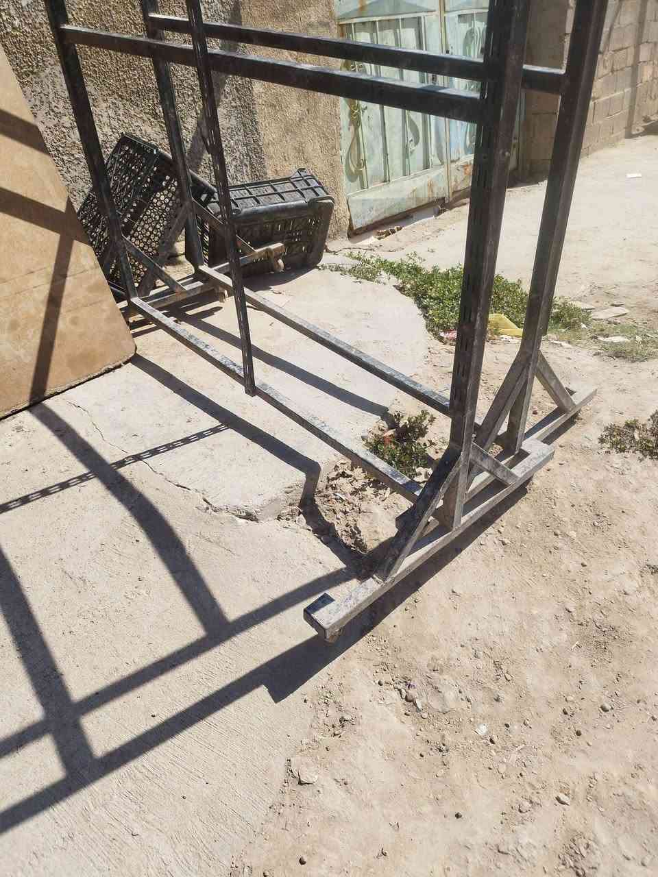 يا الله ستاندات عدد 2 خوات ارتفاع مترتين و20 عرض متر و60 وكل ستاند ويا 9 تعاليك اريدهم ثنينهم ب 100  هنه وتعاليكهم متحركات بيهن تايرات للعلم ماخذهن بضعف السعر بس عندي تحويله وريد ابيع مستعجل ع بيعتهن مكاني ابو غريب شهداء شارع السكلات  ***********
