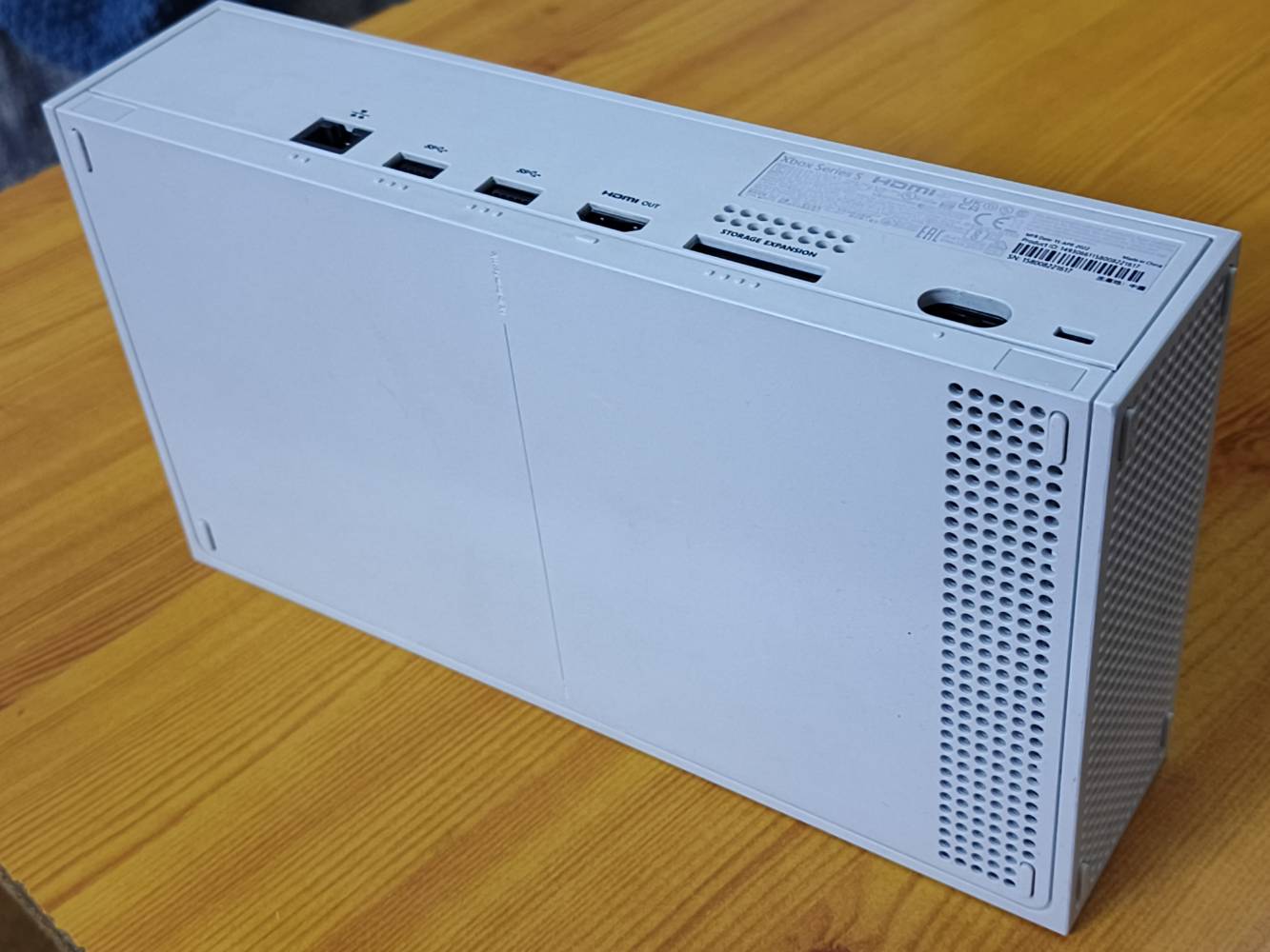 XBOX SERIES S للبيع 
الجهاز نضيف كلش وياه كل ملحقاته للتواصل واتساب:***********
السعر:400 بي مجال بسيط
