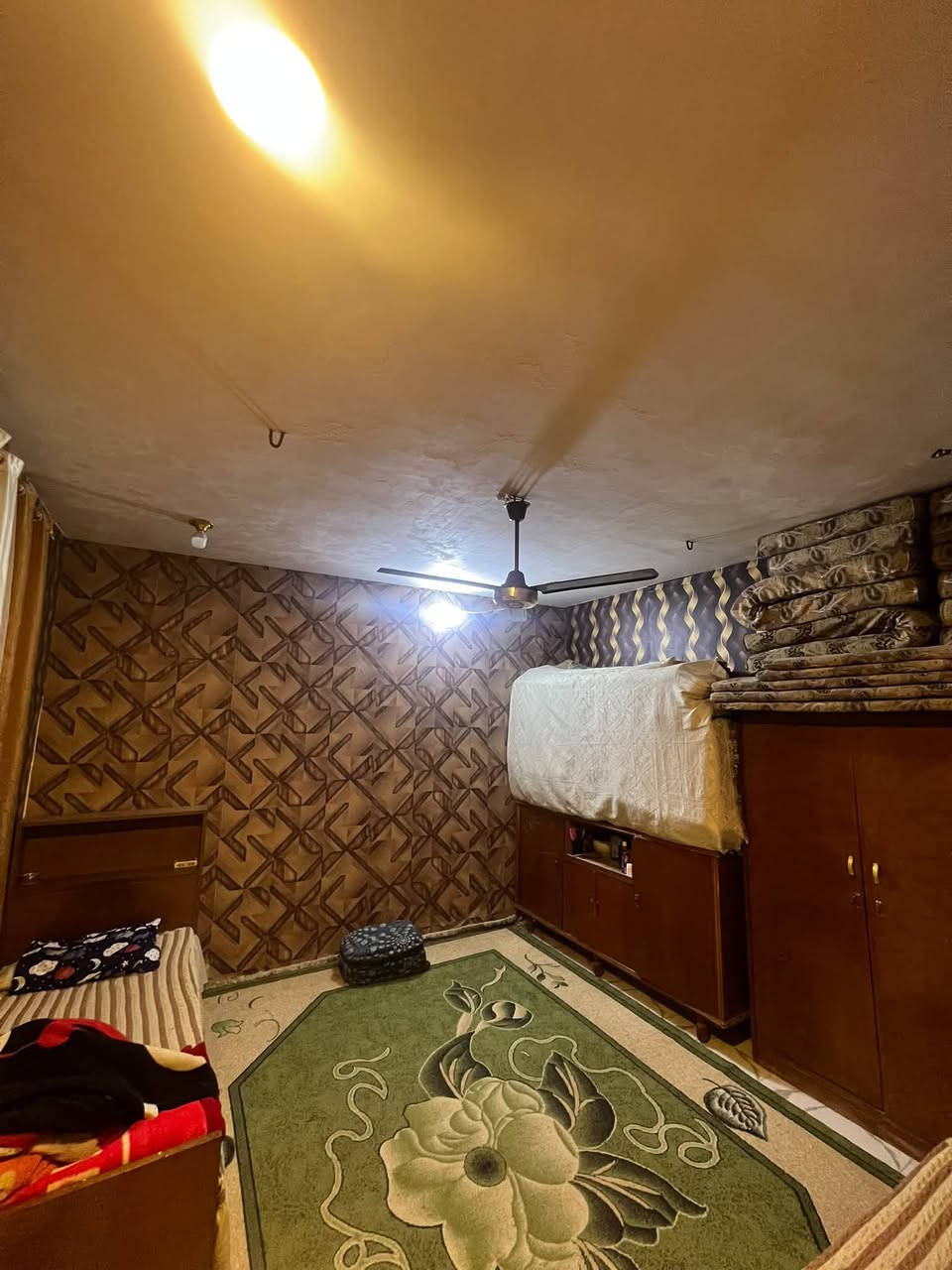 البيت للبيع مصفر بي معاملة كاملة
خاجية شارع 40 مساحة 120 متر ركن بناء طابق واحد استقبال ومطبخ وغرفتين نوم وصالة ومنور عدد ثنين وصحيات 
للاتصال ***********
