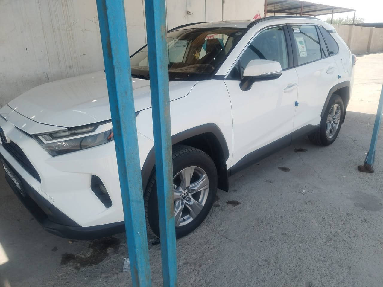 للبيع راف فور موديل  2022  فئه XLE  
 بانزين محرك 2500 وارد امريكي ماشية 64 الف ميل فقط
ضررها جاملغ خلفي بي صبغ اقل من شبروالباقي باردوعلى اثر باب جنطه شويه صبغ الباقي علفحص 
مواصفاتها:
٣ وضعيات قياده Normal, Echo, Sport  
 📍بصمه ودخول ذكي
📍تدفئه سترين
📍رادارات جانبيه ( نقطه عمياء )
📍رادار امامي (تحديد مسار )
📍اوتو هولد
📍اوتو ستوب
📍دخول ذكي   
📍فتحه سقف سلايد
📍كامره خلفيه
📍باب الصندوك كهرباء
📍كشنات كهرباء
📍تبريد قطعتين
📍تحكمات سترين
📍هاند بريك بصمه
📍مثبت سرعه تفاعليAdaptive Cruise Control
 مكان السياره صلاح الدين بيجي 
📌السياره حلوه ونظيفه ومابيها اي نقص بلعافيه على الياخذها
للتواصل ***********
السعر. 220  وبي مجال بسيط
