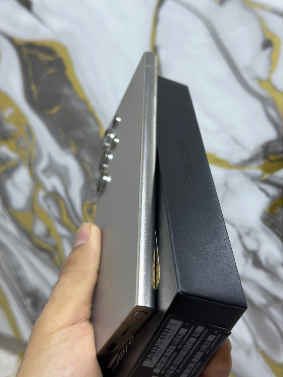 السلام عليكم للبيع سامسونج S24 Ultra عربي شرق اوسط جهاز نضافته 100 ‎%‎ كامل ملحقات الاصليه ذاكرة 256 عشوائية 12 جهاز مكفول وبي ضمان فحص السعر 925 الف وبي مجال مكاني البصرة *********** البصرة, العراق
