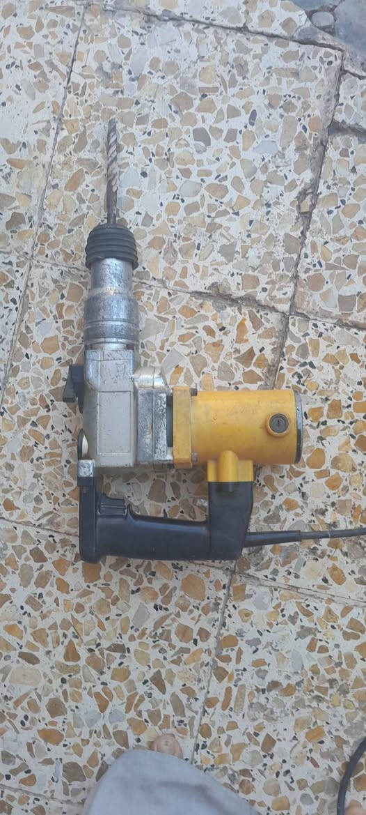 للبيع مكينه لحام نضيف دريل همر منشار
أشجار مكان زانكو قرب شارع ميه *********** وتس
