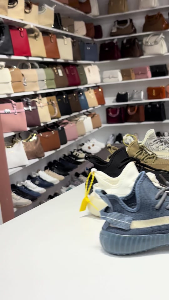 📍موقعنا : بغداد صليخ-600 مجاور مطعم كولدن فود ومقابيل ايكور ماركت     للاستفسار اكثر الاتصال على الارقام التالية :- *********** / ***********   / *********** من ساعة 10 صباحا الى 12 ليلا متواجدين  🚚 يتوفر توصيل بغداد وجميع محافظات العراق👉🏻 #الشع_الصيني_ماله_حل😂😂،  #العراق #بغداد #بغداد_بصرة_موصل_الكويت_الخليج_دبي_بابل #احذية 
