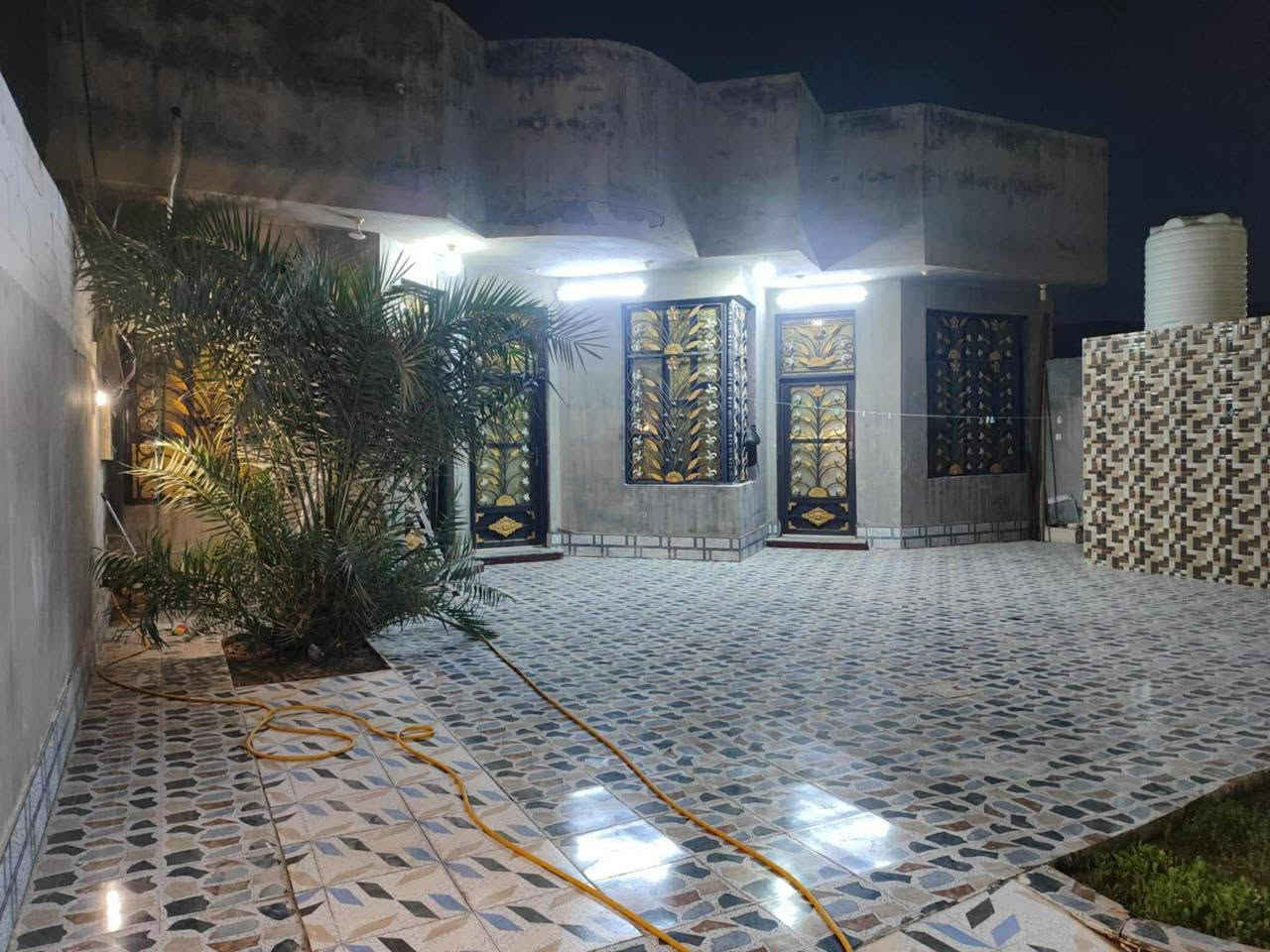 دار للبيع • ٣٣٠م • غرفتين