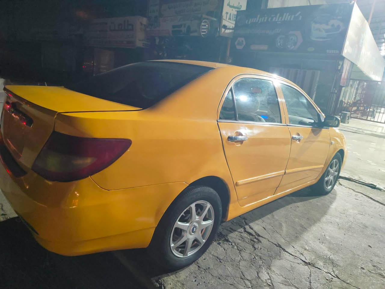 Byd للبيع
الموديل 2011
صبغ جديد نظيفة اقتصادية بالبانزين 
رقم ألماني مشروع وطني 
هيئة 200الف ع المشتري  غرامات صفر 
محرك مستبوشي اصلي مامحورة 
كير شرط سيارة مالرزق
السعر 38$
