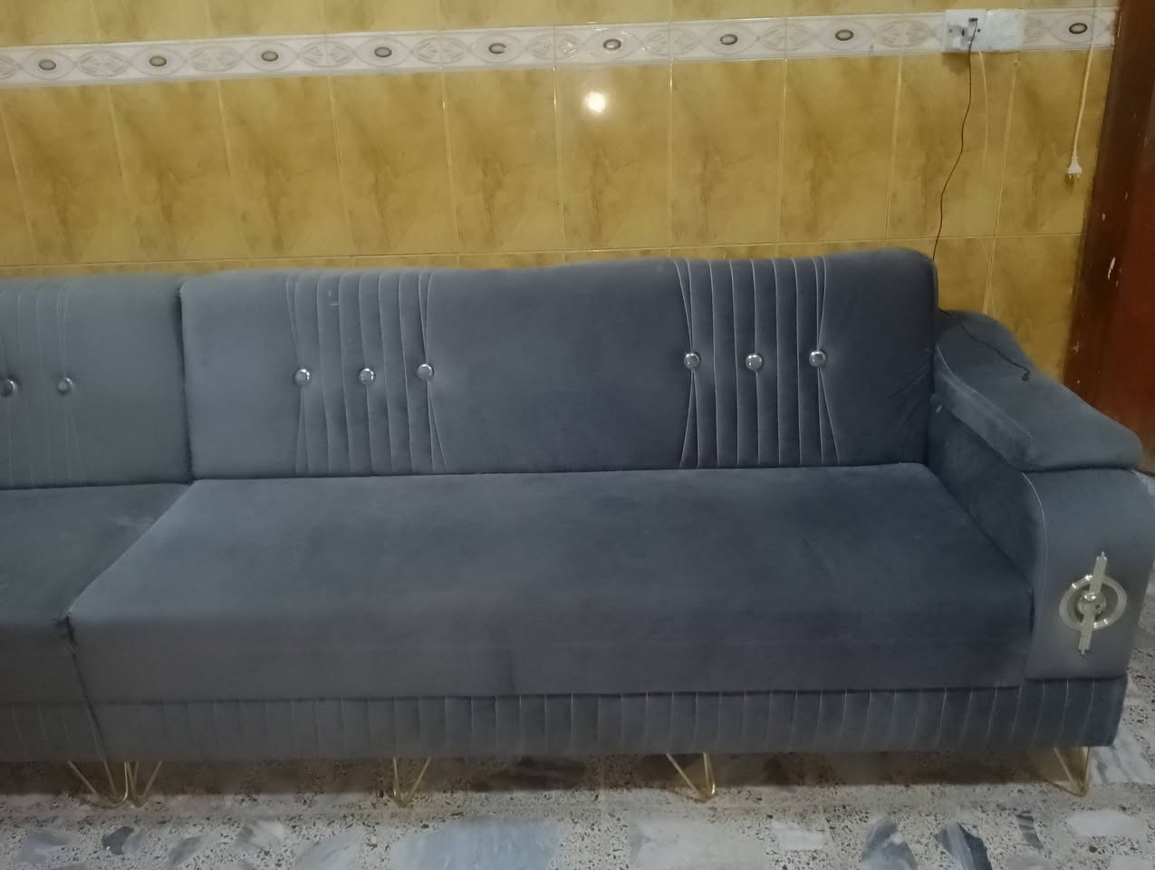 ديوان • نضيف • كالجديد