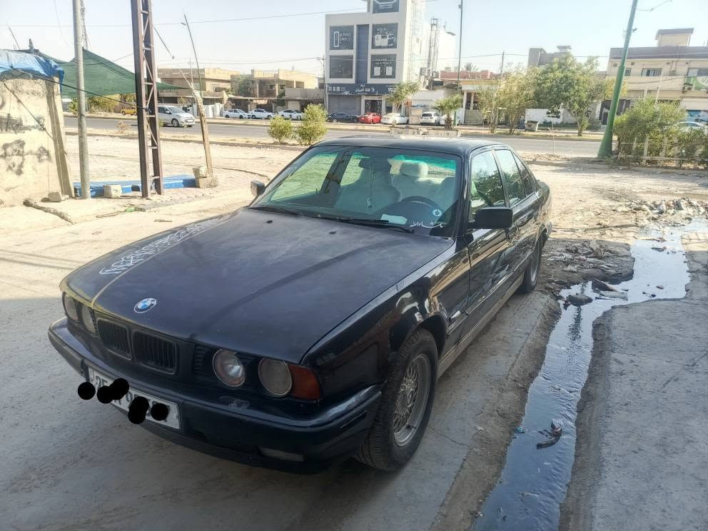 للبيع فقط بي ام موديل 90 محرك 525 بلاد كير عادي محرك عدل أربع جامات كهربائي تبريد بجم عريض وارد ألماني رقم ألماني كركوك مشروع وطني بطاقه بنزين موجود استفسار عله الرقم *********** كركوك, العراق

نص مكتوب في الصور:
- 15:01 2026/8/5
- REDMI 13