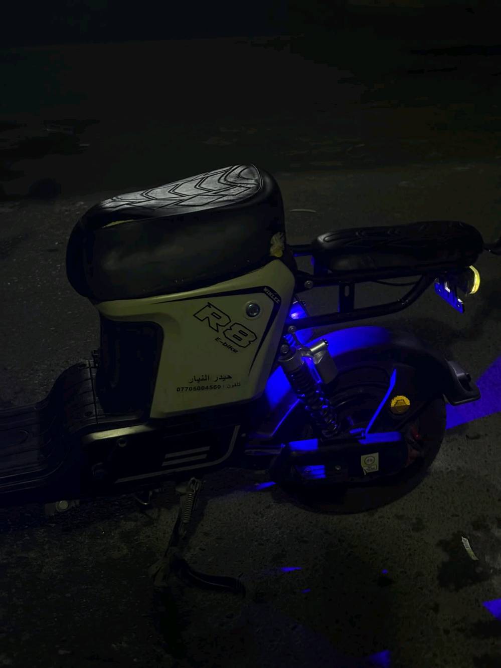 *السلام عليكم ورحمة الله وبركاته* 👋
*ماطور R8* 🛵  
*5 بطاريات* 🔋  
*شغال كامل* ✅  
*كله شرط* 💯  
وعل فحص 🌪
*نضافة فول* ✨  
*السعر 350قفلل* 💵  
*المكان موصل* 📍