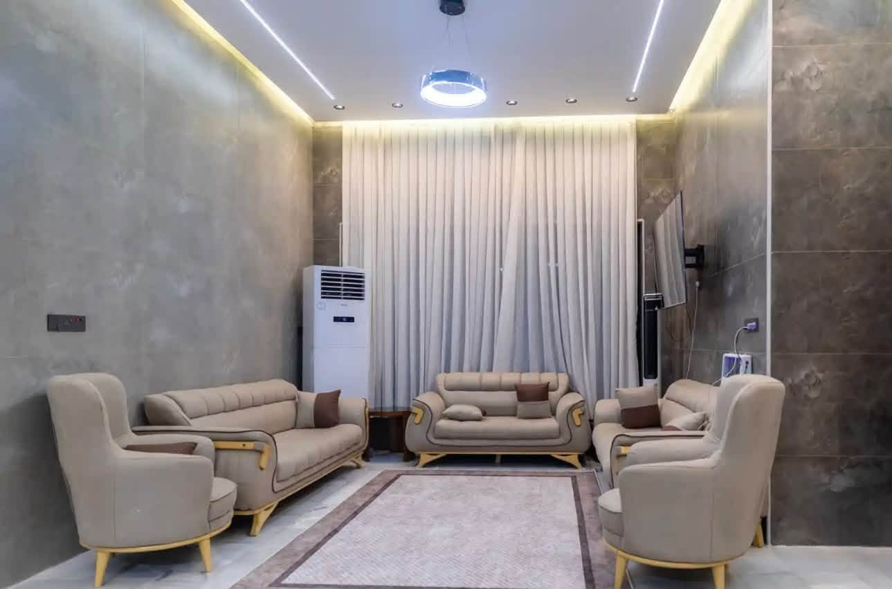فله للبيع مجمع نجمه بغداد ابو غريب مساحه ٣٤٢ متر الاتصال ***********
