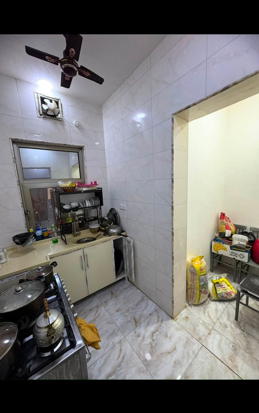 ما تلكه اجمل من هيج بيت
🔸بيت زراعي مساحة 250  سند 25  بناء 2026 
🔸حي الشموع - شارع المدارس 
🔸مقابل الطابو و على مخطط التبليط

البيت بناء طابقين

🔸الطابق الاول يحتوى على

🔹حديقة  خارجيه + داخليه
🔹مطبخ حار + بارد + مخزن للطعام
🔹استقبال انيق و كبير مع مجمع صحيات خاص به
🔹صاله  و مجمع صحيات داخلي
🔹غرفتين  ( غرفة واحد بنظام سويت )

🔸الطابق الثاني يحتى على

🔹غرفتين بنظام سويت كامل و مجمع  صحيات خاص بكل غرفة
مع صاله 

البيت بناء درجة اولى و خارطة حديثه 
تأسيس كهرباء و ماء بأحدث الانظمه
و يحتوى على اجهزة حماية خاصة لكل جهاز كهربائي

ملاحظة الطابق الثاني ينقصه القليل من التشطيبات 

للأستفسار اتصل على الرقم 
***********
