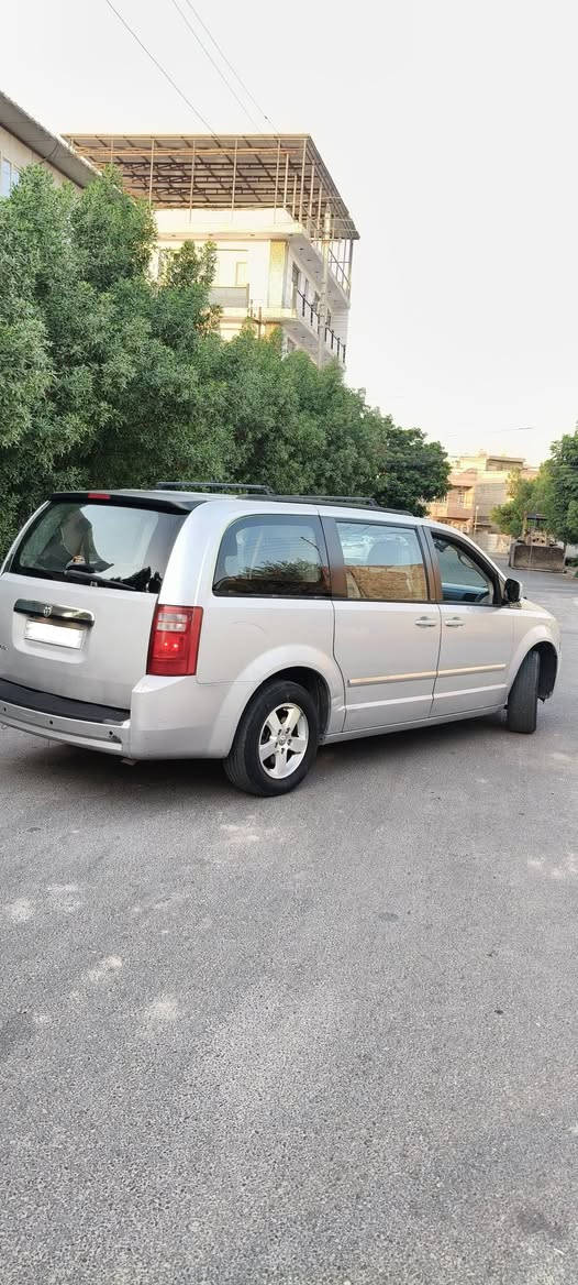دودج كراند كارافان 2008 SXT محرك 3.8L
السلام عليكم للبيع فقط
إذا تدور على سيارة عائلية أو للشغل "مال بيت" ونظيفه كلش وبلا حوادث، مستحيل تلكه مثلها قليل كلش بالسوك 
​الوضع العام: السيارة ليبل واحد، كلين تايتل، مصبوغ باب الصندوق فقط والدعامية الخلفية مبدله بدون أي حادث والسونار موجود بالصور 
​المواصفات (SXT):
 كشنات سياحي تختفي بالأرضية (بلع)
 تحكمات ستيرن 
كشن سائق كهرباء
 أبواب سلايد كهربائية
 6 جامات كهرباء
 شاشة أندرويد
 فرس سقف وسطي
 مثبت سرعة
 4 ويل كب.
لايتات زينون
​صدر أمامي جديد بالكامل.
​منظومة تبريد جديدة وتبريد ثلاجة.
​دهن محرك جديد
 ماء راديتر زيتي احمر
​المحرك والكير مكفولات (ملاحظة للأمانة: ترشيح بسيط جداً من واشر كيس الكير بعد تبديل الفلاتر، بدون أي نقص بالدهن إطلاقاً).
​الأوراق: رقم بغداد ألماني باسمي، سنوية جديدة وهزة جديدة، ماشية 142 ألف كم فقط.
​السيارة عزم ورزانه، شغل واطلع لأي مكان يعجبك وبدون ما تخلي عليها دينار واحد.
​السعر: 110 قفل قفل قفل 
​المكان: بغداد 
رقم الهاتف: ***********
