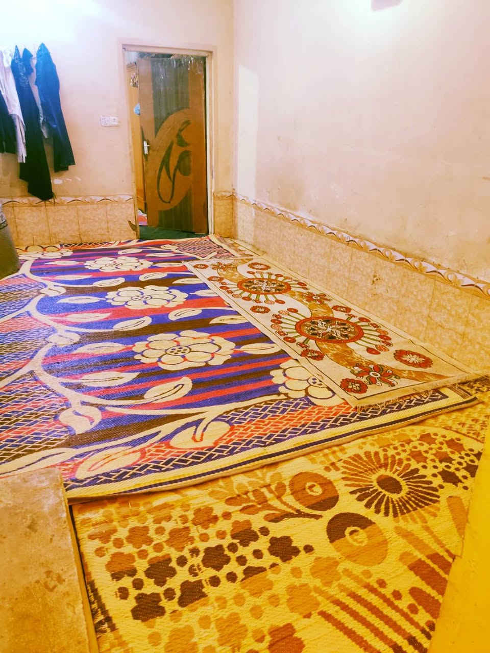 بيت 100م للرهن عسكري مدارس عوزه ترتيب قليل علينه من بعد الرهن قيمة الرهن 30بي مجال قرب المدارس *********** للتواصل.
