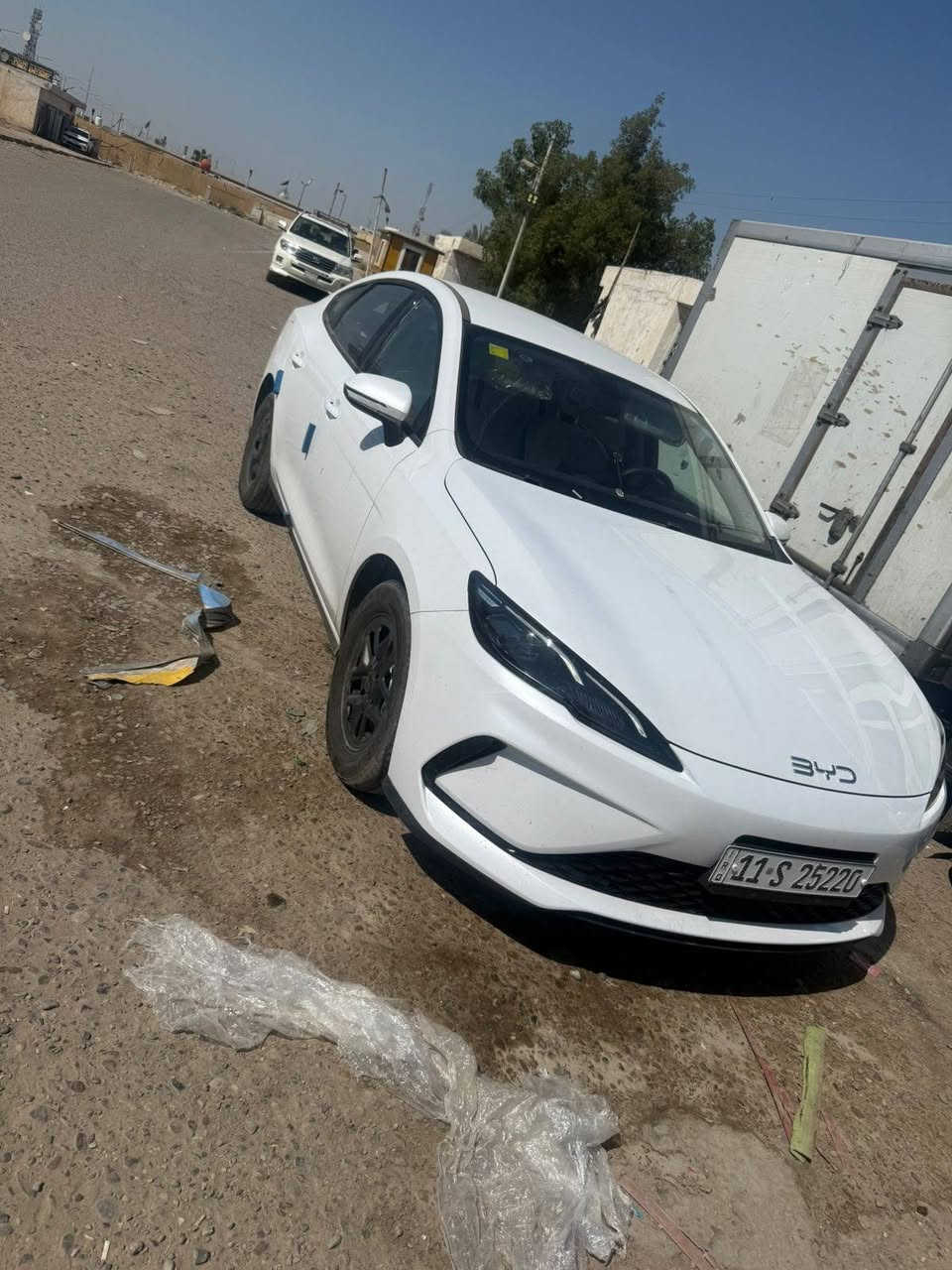السلام عليكم ورحمة الله وبركاته
من رخصة الادمن المحترم. 
BYD سيل5 
موديل 2025 ماشية 12.000كيلومتر 
السيارة بلادية ولا شخط بيها ونظيفة حيل 
تحويل ثاني يوم رقم بغداد دولي
السعر 22 مليون وبيها مجال للشراي 
مكان السيارة مجمع بسماية السكني 
رقم الهاتف ***********
وبيكم خير وادللوا.
