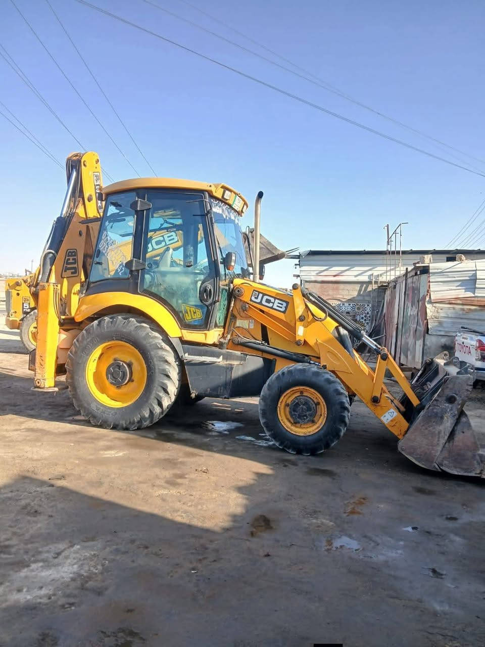 سلام عليكم JCB للبيع 2008 مكفولة كير محرك اكاسل تخم تاير جديد مكفولة من كلشي مكان بغداد تاجي  الاستفسار على الرقم ***********
