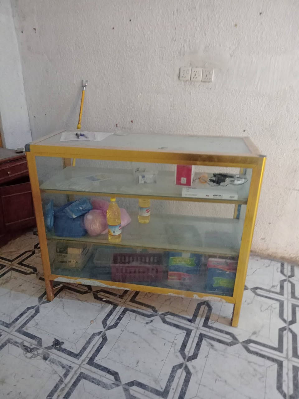 السلام عليكم غراض للبيع
مستعجل  
ثلاجه واحدة 250 بي مجال 
مجمدة واحدة 350 بي مجال 
ميز ع 2 بسعر 100 واحد بي مجال هذا رقمي 
***********
