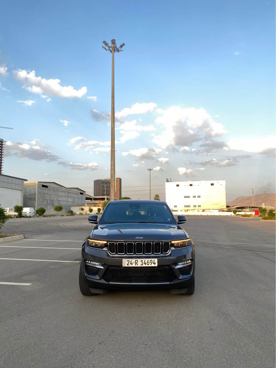 Jeeb Grand Cheroke 2024 Limitid 4xe
 
سيارة فول فول مواصفات مكفولة 
دفع رباعي 4x4 
تجي بنزين و هايبريد و كهربائي 
ماشية ٥٥ الف ميل 
مكفولة مواصفات بانوراما باب بصمة سيارة شغال
سيارة مرقمة جاهزة و ب أسمنا 
كير و محرك ب شرط 
تحويل وكالة و غرامات ب شرط 
و صفحاتها بدون ملاحظات ابد 
ضررها فقط مصطرة بونيد يعني ربع بونيد معا نص جاملوغ صبغ
بدون دواخل ب شرط و بدون ارباكات بدون بدنة و شواصي 
و اهم شي سعرها و ب هذا المواصفات بلاش بلاش 
سعر ٢٩٤$ ورقـــة و مجال 
للمزيد من المعلومات اتصل على هذا الرقم 
كورك-واتساب 
*********** سميل, دهوك
