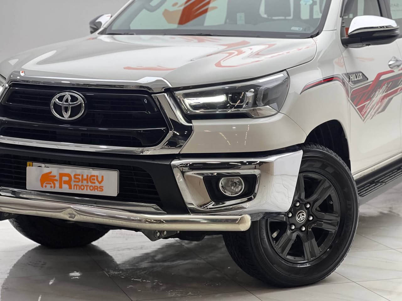 هايلوكس ٢٠٢٣ • دبل 4x4 • ٩٠٠٠٠ كم