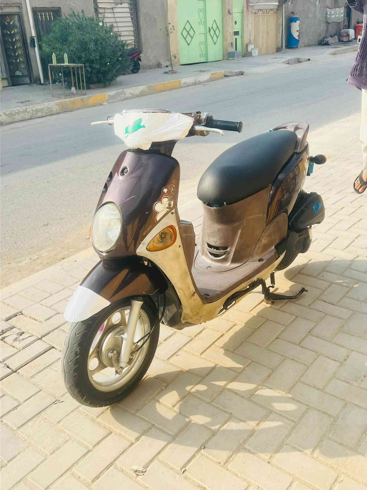 سلام عليكم
دراجه فله للبيع 
دراجه مكينه كفاله نصبتها حلوه 
دراجه عوزها شغلات بسيطه 
مثل ما موضحه بلصور
كهربائيات كلها شغاله 
ختم واحد 
سعره800 وبيها مجال للشراي 
***********
