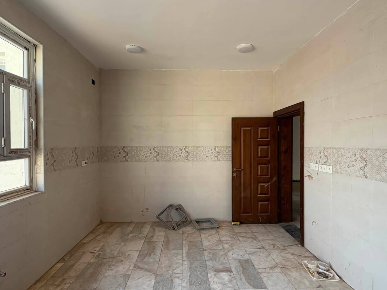 مجمع آشور ٢ 

تتوفر ٦ وحدات سكنيه بنظام القسط والنقد

🏠 / دار للبيع مساحة ٢٠٠ م طابو صرف 

             واجهه ١٠ م / نزال ٢٠ م 

🧱 بناء حديث درجه أولى 

الطابق الاول/ مطبخ . أستقبال . هول . غرفه . مجمع صحيات . كراج . حديقه 

الطابق الثاني/ غرفتين . هول . مجمع صحيات 

🌍 الموقع / شارع ٨٠ مجمع آشور ٢

للأستفسار أكثر مراجعة مكتب 
عقارات أراضي بابل الخضراء للمقاولات العامه والتصاميم الهندسية 
شارع ٦٠ .. عمود ٣٠٠ .. مقابل أستدارة علي بقلي 
الشيخ حازم 
وسام محمد 
أبو حيدر / ***********
