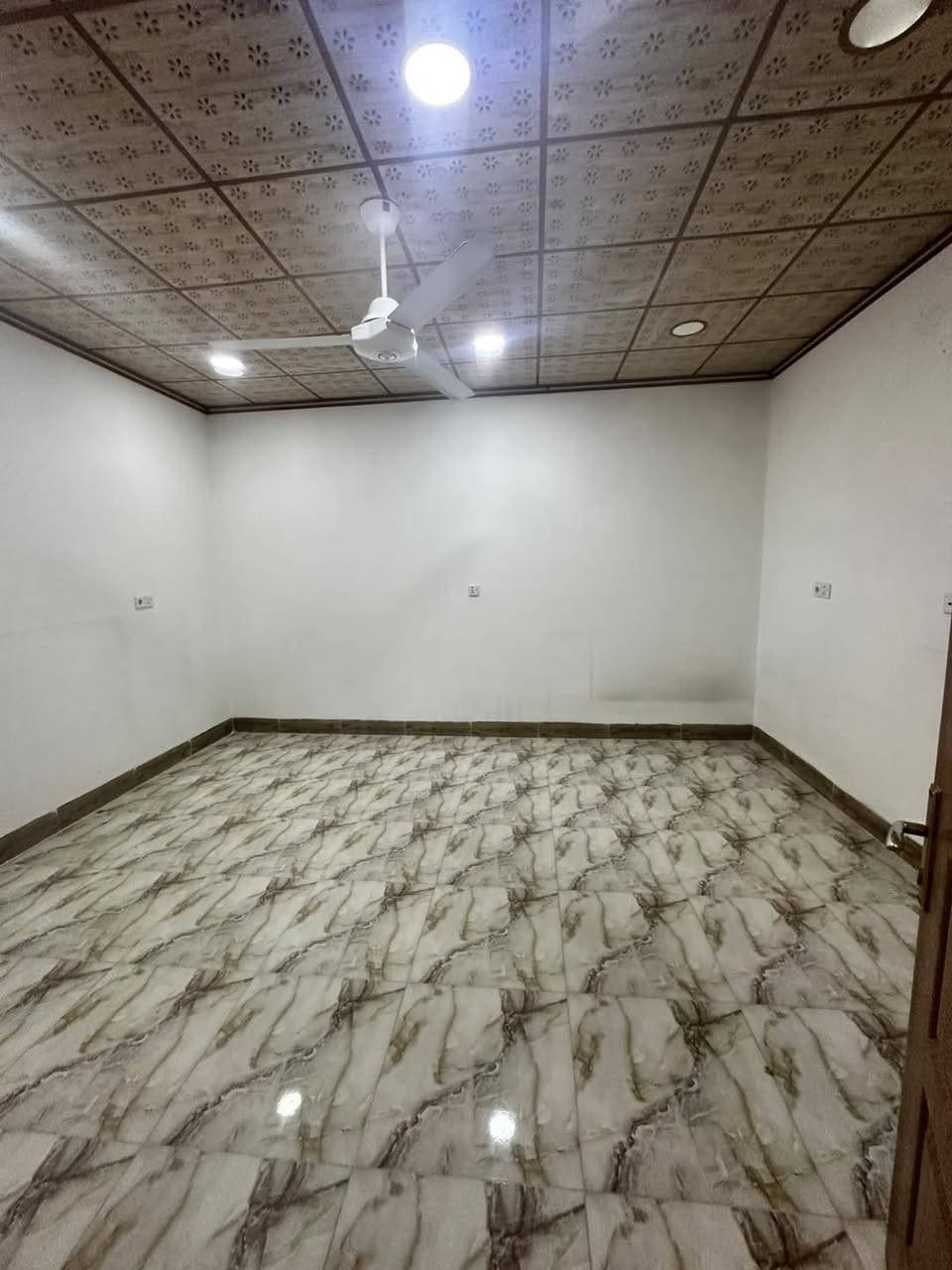 🏡 دار زراعي مضمون – طابقين للبيع 🏡

🔶 المساحة: 100 متر
🔶 الواجهة: 5 متر

🏠 تفاصيل الدار:

🔹 الطابق الأول:
• استقبال
• مطبخ
• صحيات داخلية وخارجية
• درج داخلي
• كراج 🚗
• ⁠.هول داخلي 

🔹 الطابق الثاني:
• غرفتين  نوم 🛏️
• هول
• صحيات

📍 الموقع: حزيران – قرب جامع الحاجة صالحة وماركت النجوم

💰 لمعرفة السعر:
علّق بكلمة «الكنز» 👇

━━━━━━━━━━━━━━━━━━

📞 للاستفسار ومعرفة السعر:
☎️ ***********
☎️ ***********

🏢 مكتب الكنز للعقارات
📍 حي الواسطي – قرب مول حجي زياد
تحت مسجد نور الدين الزنكي

✨ ثقة • خبرة • أمان
الكنز للعقارات — نختار لك الأفضل

