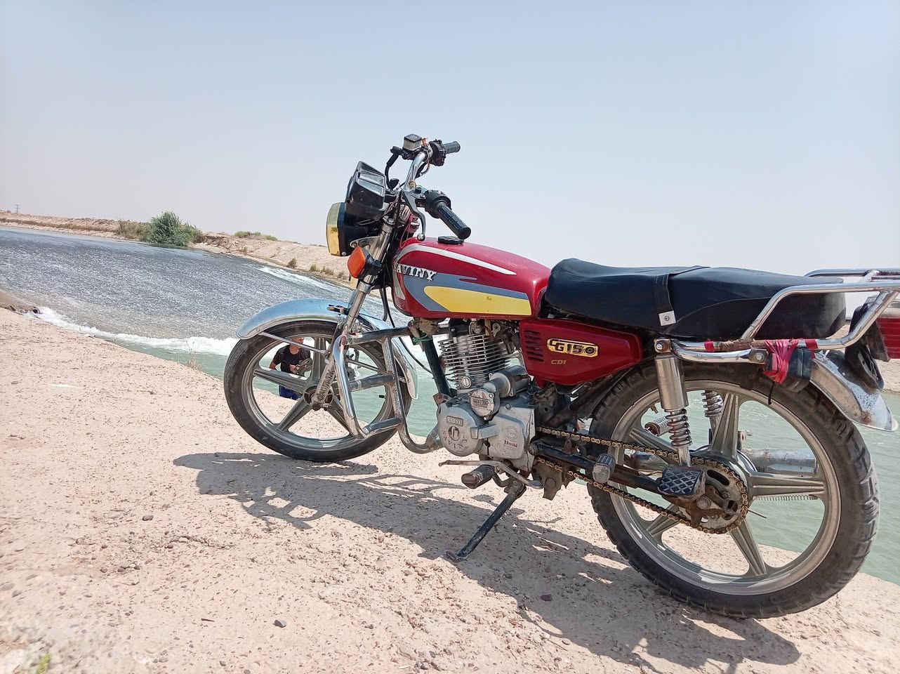 سلام عليكم يوجد دراجه سيفان محرك 150 خمسه5كير مديل 2020 سعر 425بي مجال العنوان سامراه ***********

