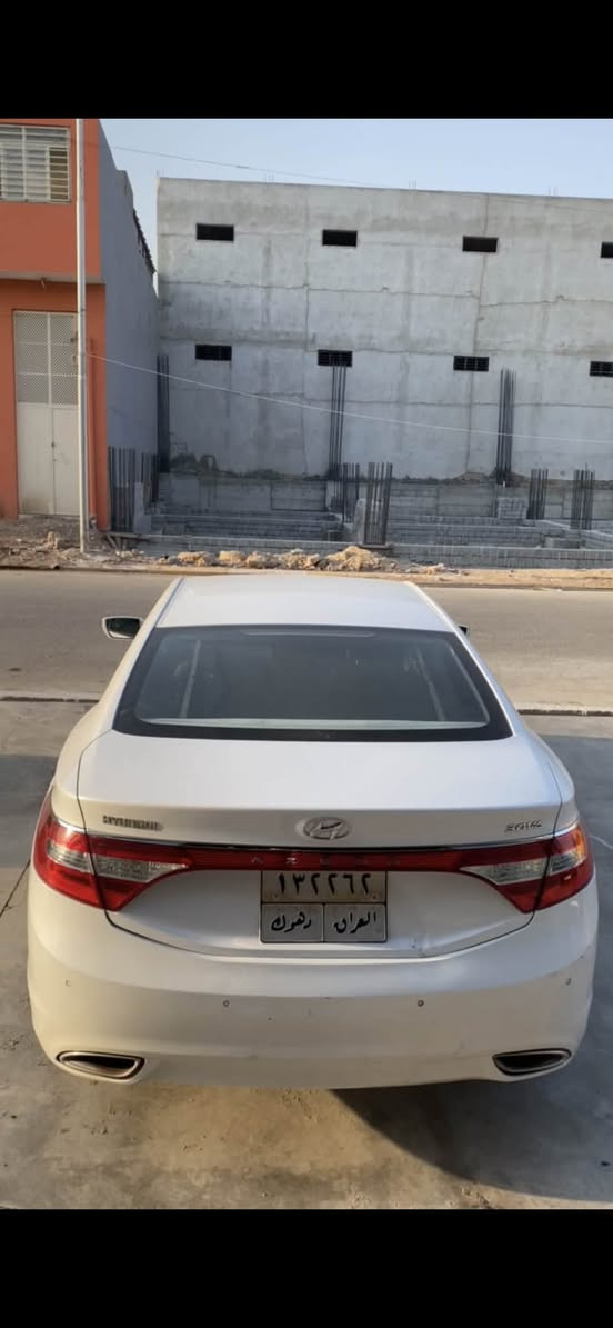 سلام عليكم
ازيره موديل ١٣
كلين بيها ٣ملاحضات 
السعر ١٠٠وبيها مجال  للتواصل علئ الرقم التالي 
***********
