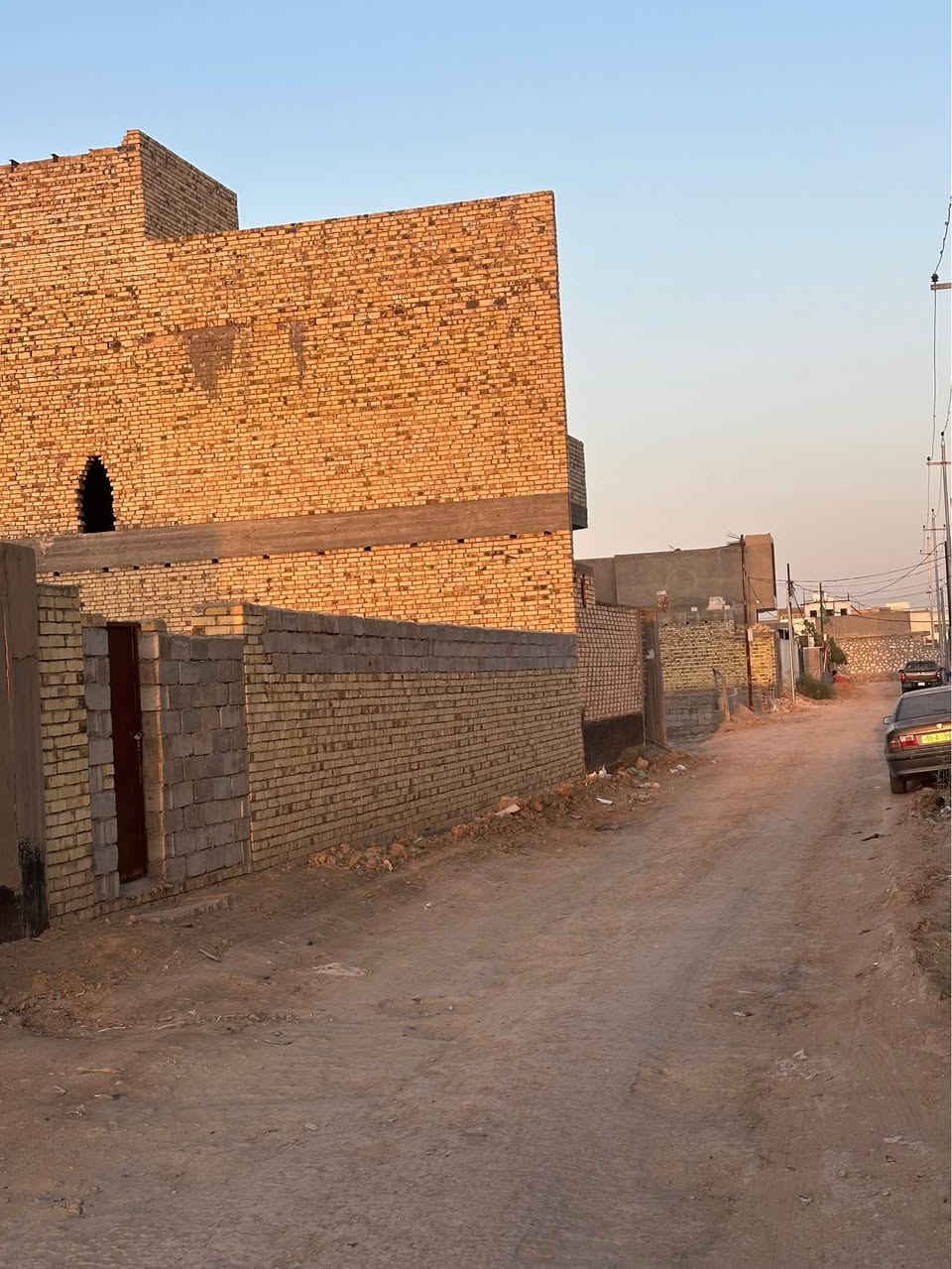 عرصه طابو زراعي سند ٢٥ 
المساحه : ٢٠٠ م  — الواجهه ٩ ونص — النزال ٢١ م 
العنوان : حي الجامعه — شارع الحولي — مقابل اسواق اليمامه خلف اسواق فروتي قريبه للشارع العام 
السعر 58 مع المجال تبعد عن الشارع العام 50 متر 
***********
*********** ديوانية, القادسية

