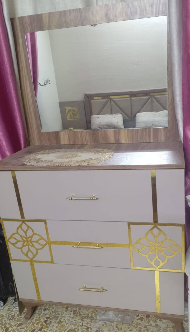 السلام عليكم غرفه تركيه نضيفه 5 قطع السعر ٤٥٠
***********
