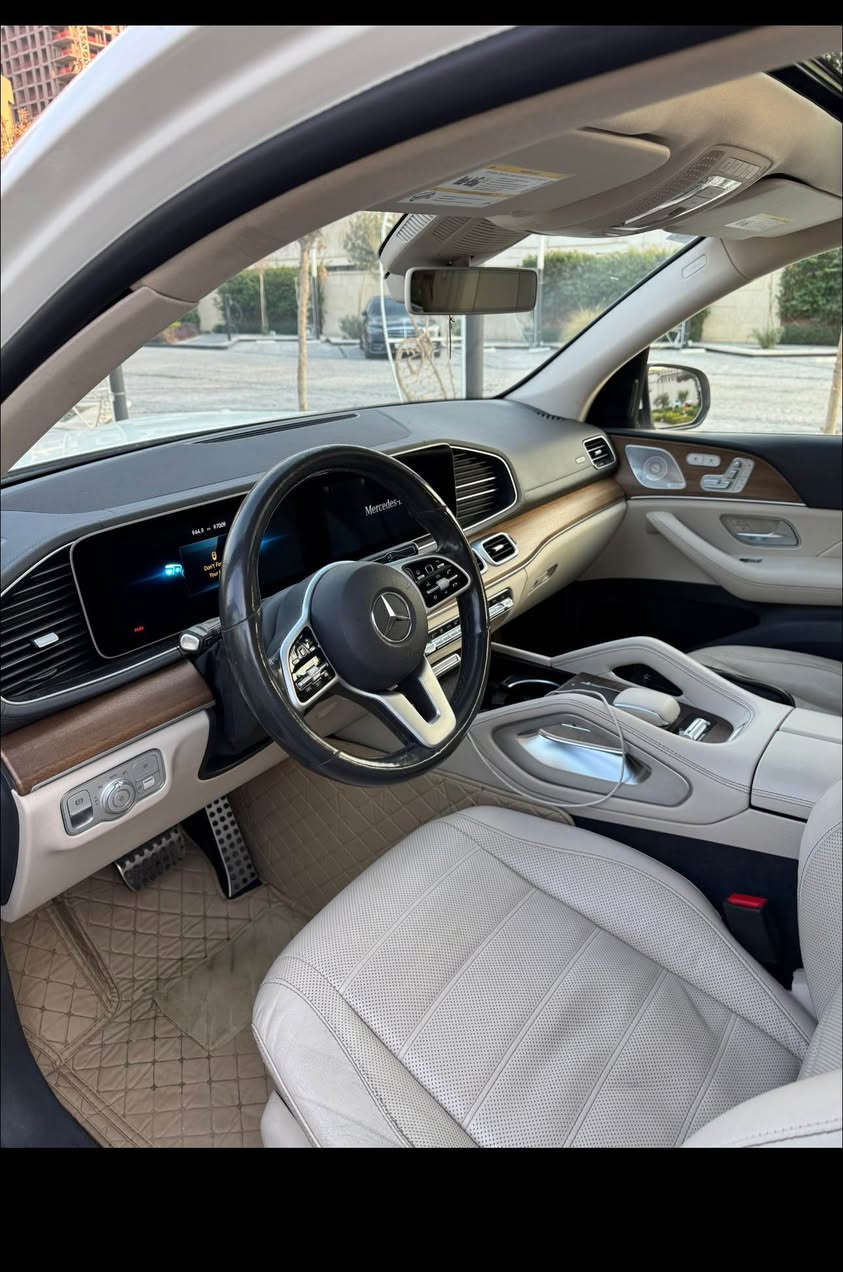 بيع أو مراوس سعر تواصل ع رقم ***********
 أ مرسيدس 2020 GLS 580
• محرك V8 سعة 4.0 لتر توين تيربو مع نظام EQ Boost
• قوة 489 حصان وأداء عالي
• نظام دفع رباعي 4MATIC
• ناقل حركة أوتوماتيك 9 سرعات
• فتحة سقف عادية (ليست بانوراما)
• داخلية جلد أبيض فاخرة
• 7 مقاعد (3 صفوف)
• نظام MBUX بشاشتين رقمية كبيرة
• دعم Apple CarPlay و Android Auto
• مقاعد كهربائية مع ذاكرة
• تسخين وتبريد للمقاعد
• تكييف أوتوماتيك متعدد المناطق
• إضاءة داخلية محيطية
• كاميرات 360 درجة مع حساسات
• أنظمة سلامة متقدمة (نقطة عمياء، مساعد مسار، رادار)
• تشغيل بصمة ودخول ذكي
• نظام تعليق هوائي AIRMATIC
• أوضاع قيادة متعددة
• باب شنطة كهربائي
• مرايا كهربائية قابلة للطي
• جنوط ألمنيوم رياضية
• سيارة فاخرة، مريحة
السعر تواصل خاص أو ع الرقم *********** بغداد, العراق
