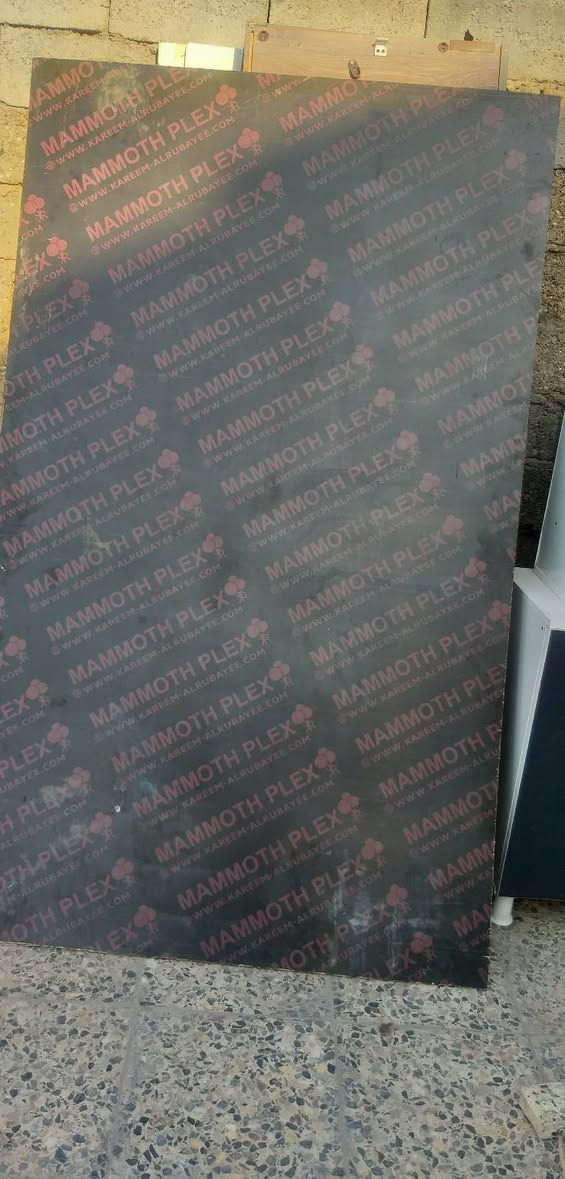 غرفه تركي تتكون من كنتور سلايد مع جربايه بيهه مخزن وملحقات الجربايه اثنين كوميدات
بدون ميز مرايهالسعر 200
 ***********
