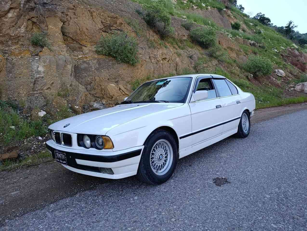 بي ام دبليو 520i • ١٩٩٣ • جير عادي