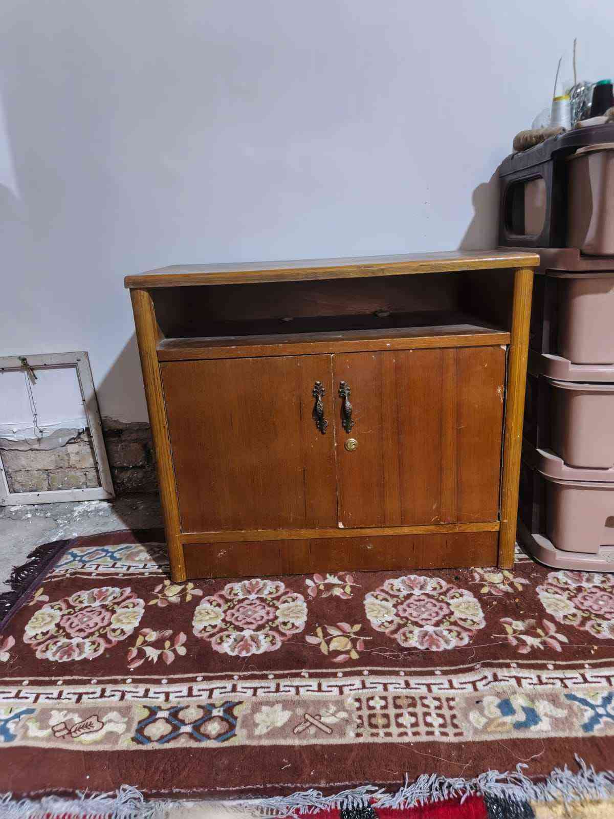 للبيع غرفه نوم اخشاب عراقي تسگام 5ملم 
نظيفه جدا 
دوشك جربايه قياس العرض مترو50 الطول مترين كربلاء, العراق

نص مكتوب في الصور:
- LOVE
- CAMON 30 23mm f/1.8 1/50s ISO959