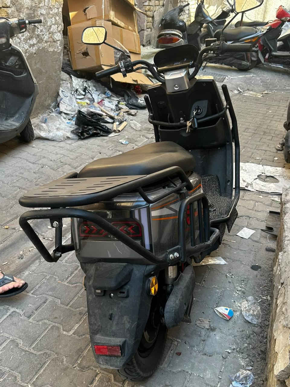 دراجه شحن عل وضع الشركة استخدام جدا قليل للبيع ***********
