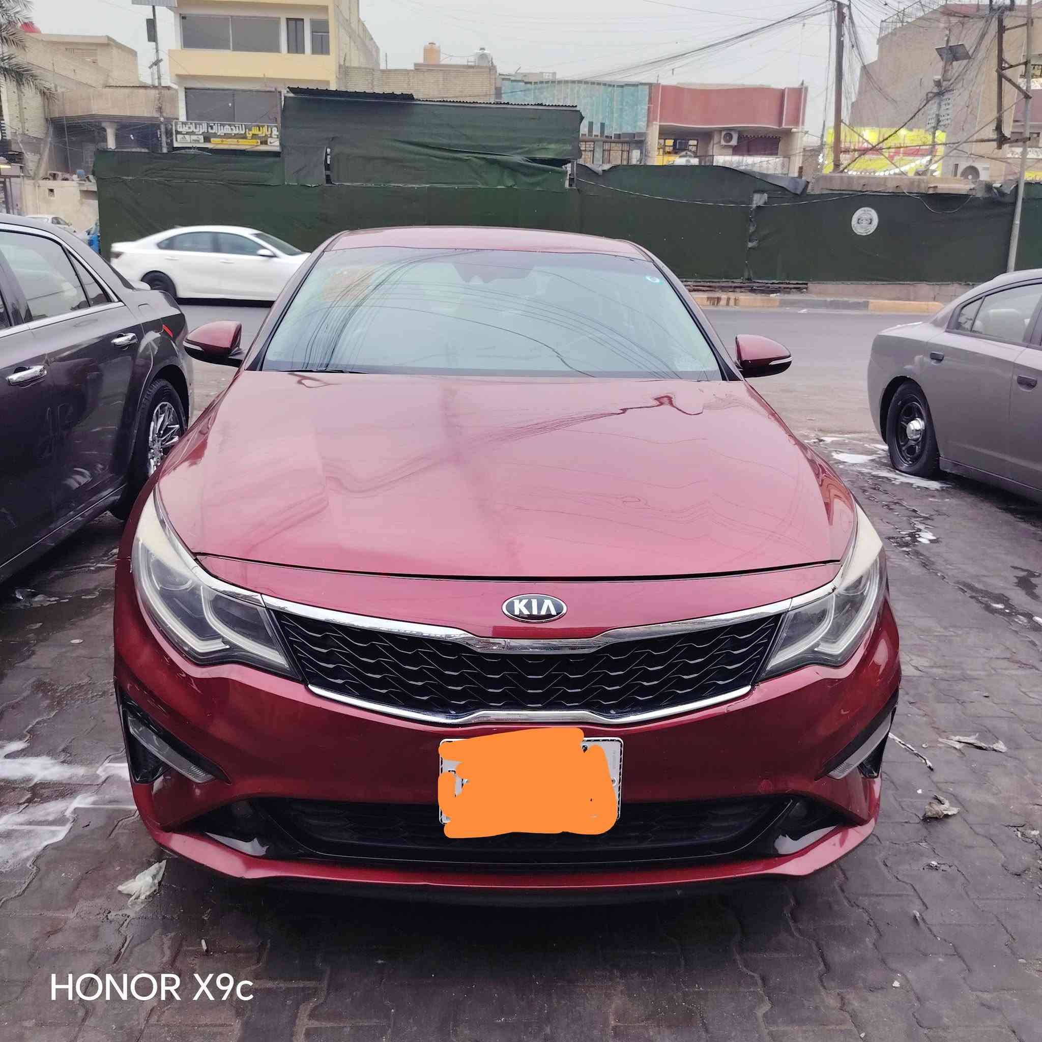 السلام عليكم

من رخصت الادمن

كيا أوبتما  2019 

وارد أمريكي 

محرك 2400

سياره بصمه ونص فول 

رقم بغداد الجديد

تبريد ثلج
كاميرا 

سنوية جديدة باسمي 

هزه جاهزه 
 
ضربتهه جاملغه وبنيد 

عنواني بغداد شارع فلسطين قرب كنافة القدسي 

رايدهه ب 125  ورقة

***********

الشراي يتصل ويتدلل

نص مكتوب في الصور:
- HONOR X9c