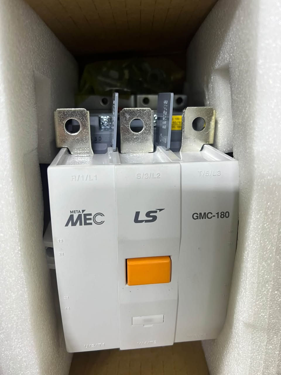 يتوفر كوندكتر LS  230 A داخل كارتون اصلي السعر 190الف  
للاستفسار الاتصال او المراسله *********** 
العنوان الشورجه عكد النصاره خلف جامع ابو التمن 
يتوفر توصيل لجميع محافظات العراق
