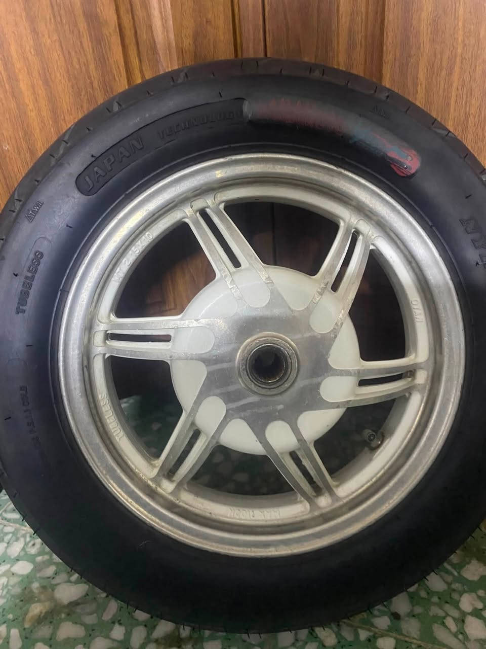 حبايب ويل نجمه ابيض مكفول من كلشي تايرات جدد وبي فلنجه رياضي متواجد خاص ***********
