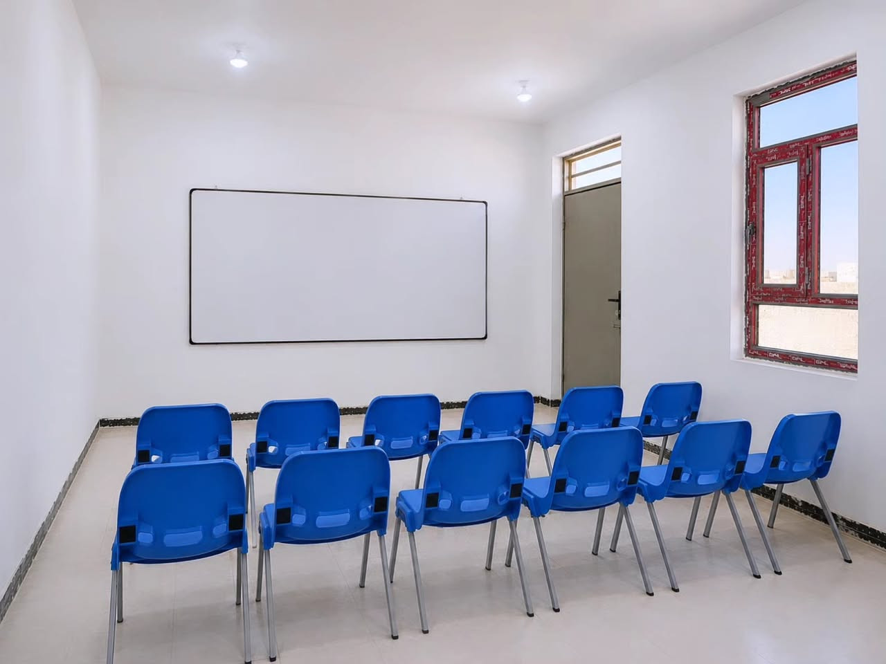 🏫 مركز الكوت الجديدة للتعليم والتدريب 2025
حرصًا منا على توفير بيئة تعليمية مريحة ومثالية للطلبة، 
تم تجهيز قاعات المركز بشكل كامل لاستقبال أبنائنا الطلبة، 
وفق أجواء مناسبة للدراسة والتركيز للسنة الثانية .
✨ قاعات نظيفة ومرتبة
❄️ تبريد وتكييف مناسب طوال فترة الدروس
🪑 مقاعد وتجهيزات مريحة للطلبة
💡 إضاءة وتهوية مناسبة
🎓 قاعات مهيأة بالكامل للدورات والدروس التقوية
🎥 اجهزة عرض لا سلكية داتا شو 
لأن راحة الطالب جزء أساسي من نجاحه…
#الكوت_الجديدة #الكوت_الجديده

