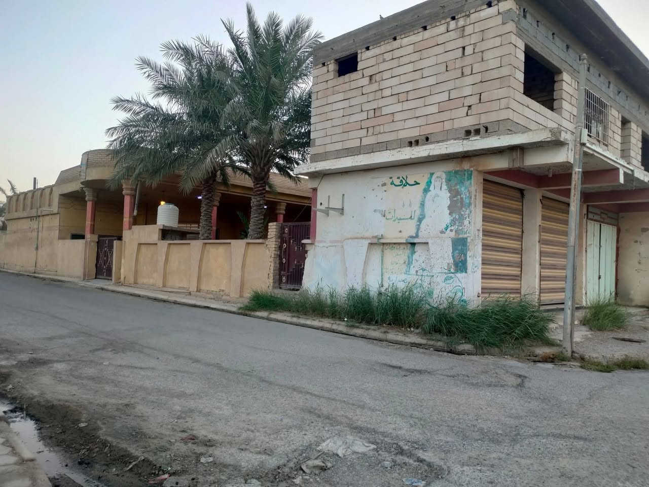 السلام عليكم
عقار للبيع/  طابو صرف موقع مميز 

مع أربعة محلات وشقه ركن مقبل المتنزه 

الموقع /مقابل أعداديه الزببديه للبنات

 البناء مسلح جاهز للسكن  المساحه 465 م

 للتواصل والاستفسار 

***********

***********
