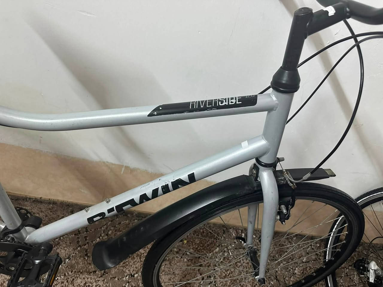 مارکة Btwan
حجم c700/28 

لاشە حدید 

غيارات /8

بدون نقص 

سعر 100الف و مجال 

عینوان اربیل ***********

