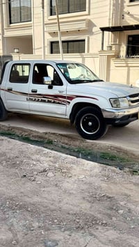 هاي لوكس • ٢٠٠٥ • رقم صلاح الدين