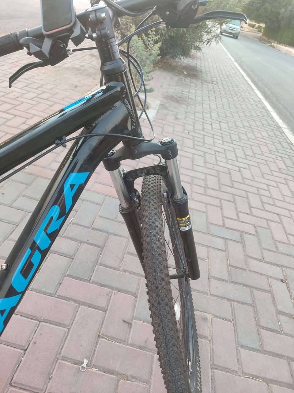 بايسكل KARRA سبورت جبلي
نظيف جدا، صارلي شهرين من أخذته فقط.

إطار ألمنيوم 6061 خفيف.

دبل أمامي مريح.

بريكات قوية جدًا.

كير أمامي شيمانو 3 سرعات، والخلفي 7 سرعات الخلفي مو شيمانو لأنه انكسر أثناء الشحن وتم تبديله.

وقافية (ستاند) ثابتة وقوية. وكلش حلو

العيب الوحيد شخط بسيط بهيكل البايسكل و المقعد

هدية ستاند موبایل + قفل.

السعر : 270 ألف دينار وقابل للتفاوض بالمعقول.

للتواصل واتساب أو اتصال : ***********

رجاء، شراي تواصل موشراي لا تعبني
