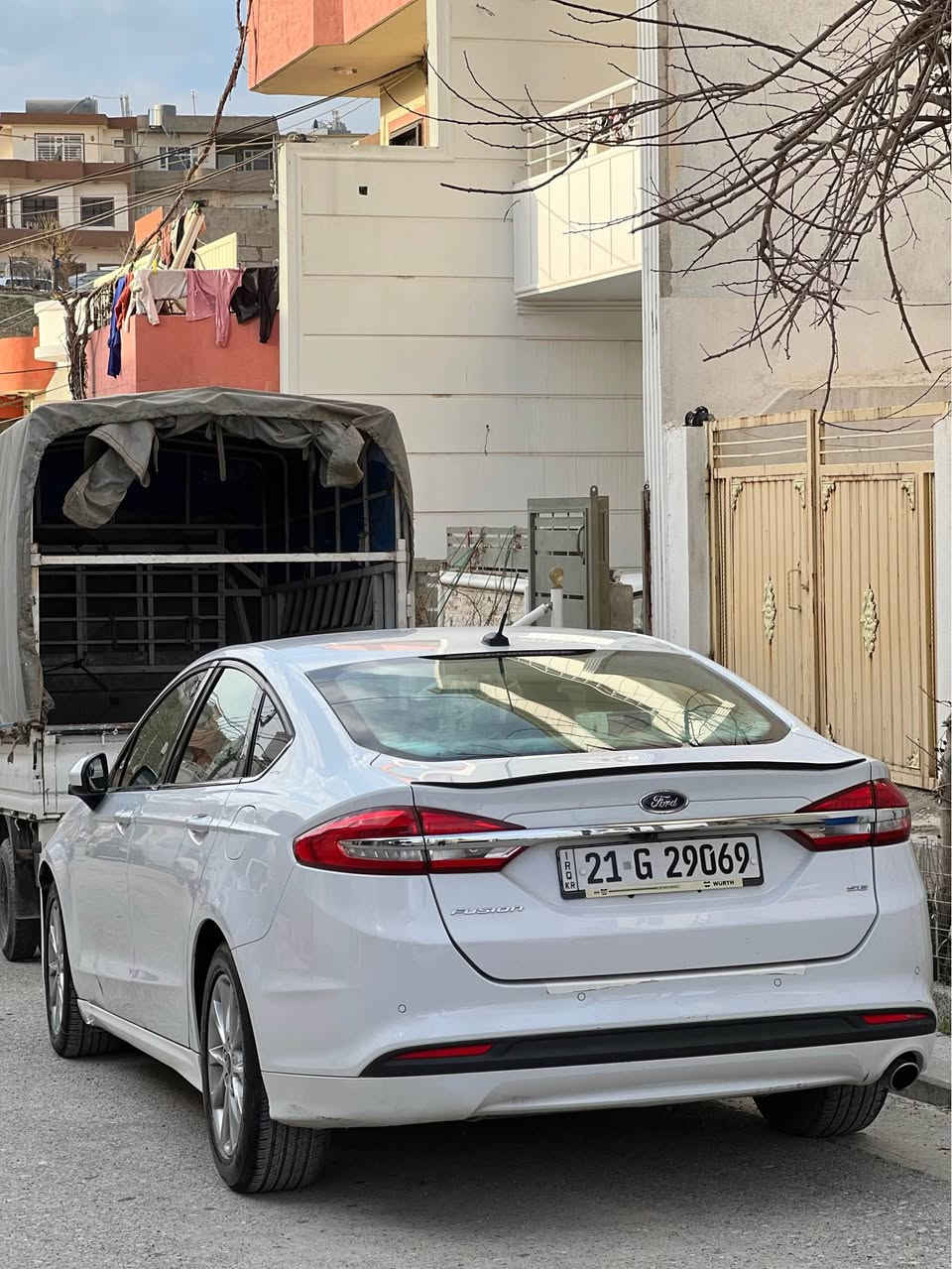 فۆڕد ڤیوژن ٢٠١٧ ئێسئی سپی ٨٨ مایل ڕۆیشتووە ناو ڕەش ٣ شاشە 

١ پارچە بۆیاخ و ٢ پەڵە سارد 

مەکینە ٢.٥ بەشەرت 
کارەبای بەشەرت 
گێڕ (تشفیت ) هاڤی هەیە 

سعر دەفتەرێک حسابی ١٠-١٥ گەڵا مەسروف لە سەیارەکە بکە ئەگەر گێڕ بگۆڕیت ئەگەر نەیگۆڕیت ٥ -٦ وەرەقە مەسروفی تیایە  

ماڵی خۆمە 

*********** السليمانية, العراق
