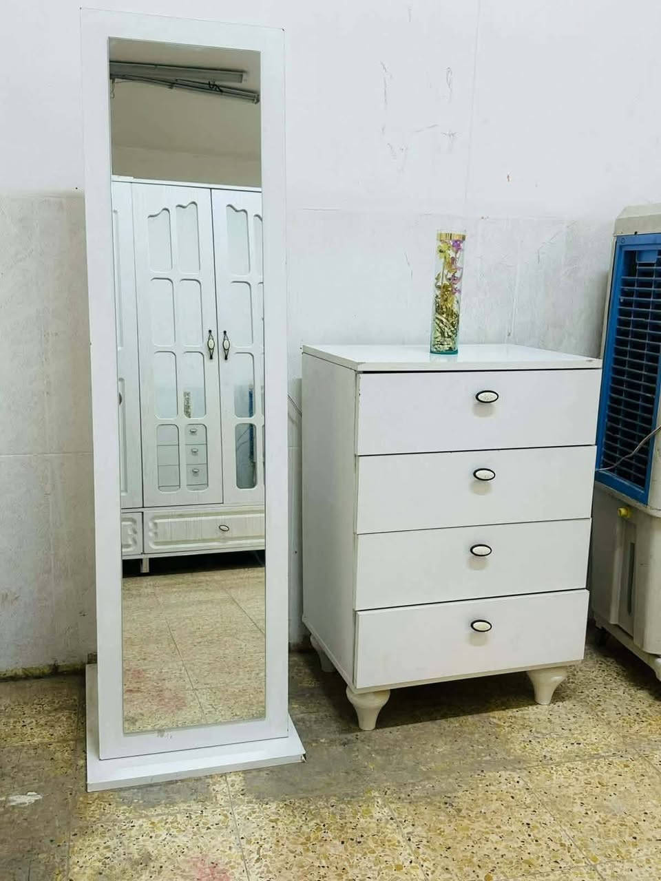 غرفة نوم تركي كانتري مستعمل 
تتكون من 👈 8 👈 قطع 
نضام أبواب 🚪6 باب 😍
نضافة 90 %💯 
السعر 725 ألف فقط 
مع نقل وشد داخل بغداد مجاني

 
حجز الالستفسار على وتساب*********** تابعو صفحه 🩷

